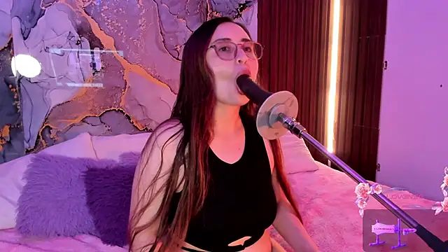 centaurigirl online show from 11-24-25, 02:33