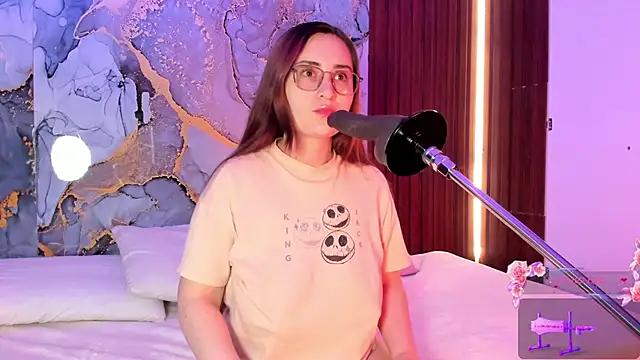 centaurigirl online show from 09-23-25, 04:19