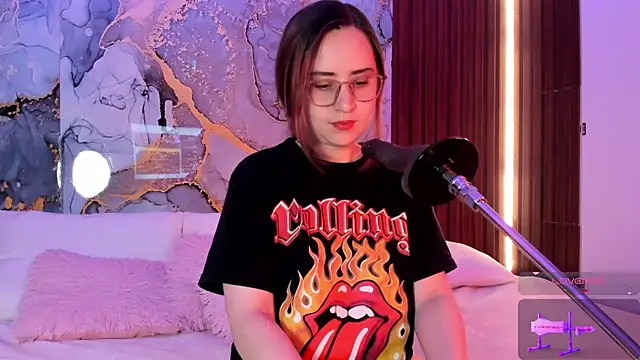 centaurigirl online show from 10-22-25, 02:55