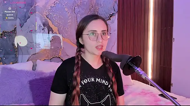 centaurigirl online show from 12-04-25, 04:22