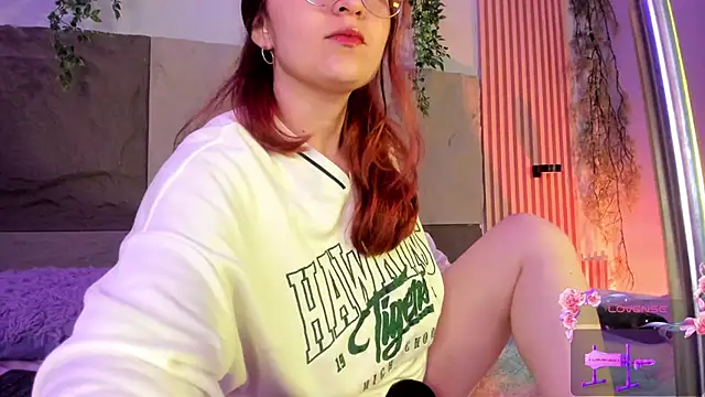 centaurigirl online show from 04-19-26, 02:45