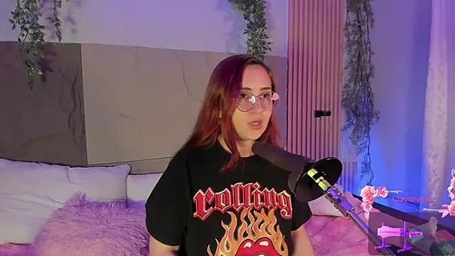 centaurigirl online show from 02-22-26, 05:21