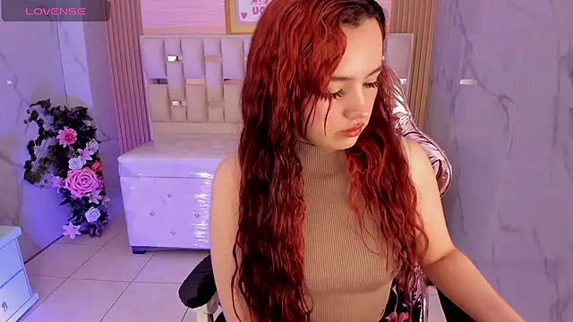 Snapshot of violet_sub chatting on 02-17-25, 01:11 violet sub online show from 02-17-25, 01:11