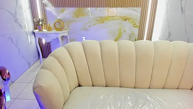 Snapshot of violet_sub chatting on 09-19-25, 01:37 violet sub online show from 09-19-25, 01:37