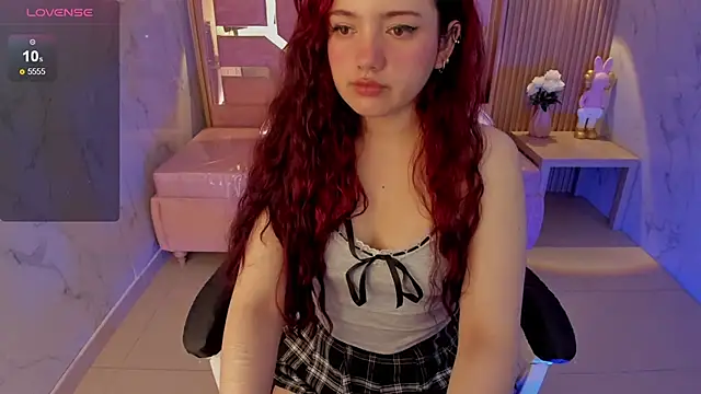 Snapshot of violet_sub chatting on 03-20-25, 01:04 violet sub online show from 03-20-25, 01:04