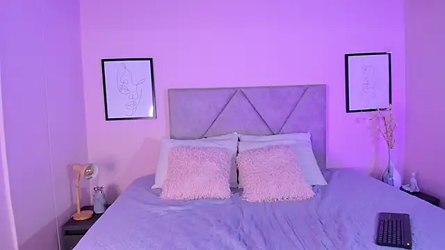 Emilyh  online show from 09-15-25, 10:48