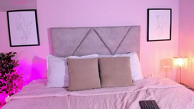 Emilyh  online show from 04-09-26, 07:09