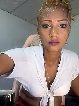 Amaliu  online show from 11-05-25, 03:04