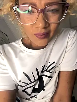 Amaliu  online show from 03-25-26, 01:21