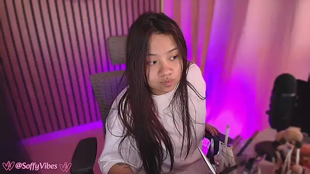 Snapshot of soffyvibes- chatting on 12-15-25, 09:09 soffyvibes- online show from 12-15-25, 09:09