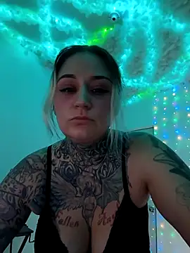 Lisacasandra online show from 02-13-25, 01:19