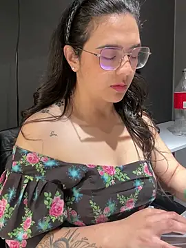 Emily Russo  online show from 01-07-25, 02:30