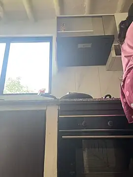 Emily Russo  online show from 01-04-25, 04:32