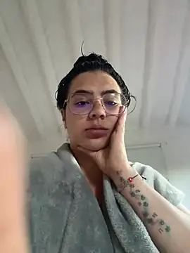 Emily Russo  online show from 01-22-25, 10:37