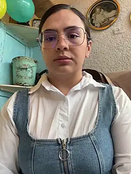 Emily Russo  online show from 01-28-25, 10:34