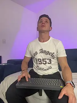 Andrewfalcon online show from 11-11-25, 07:30