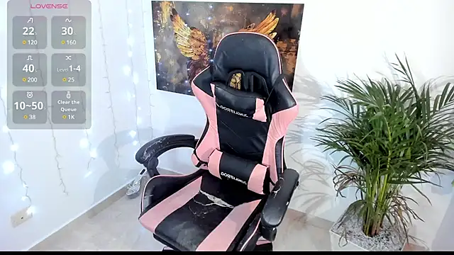 Snapshot of vioolettss chatting on 02-07-25, 12:42 vioolettss online show from 02-07-25, 12:42