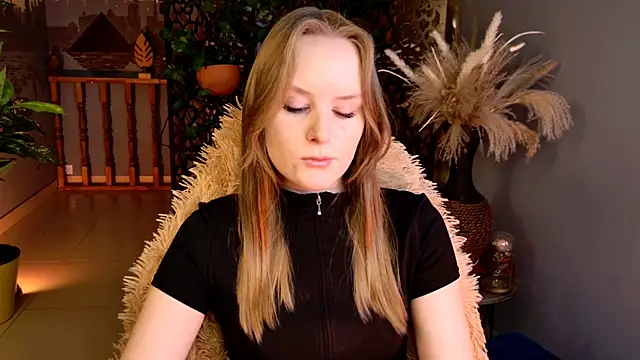 VivienLeeigh online show from 05-15-26, 05:49