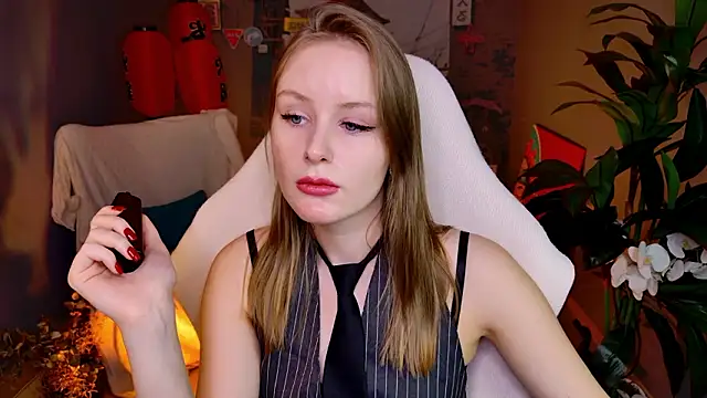 VivienLeeigh online show from 02-11-26, 05:29