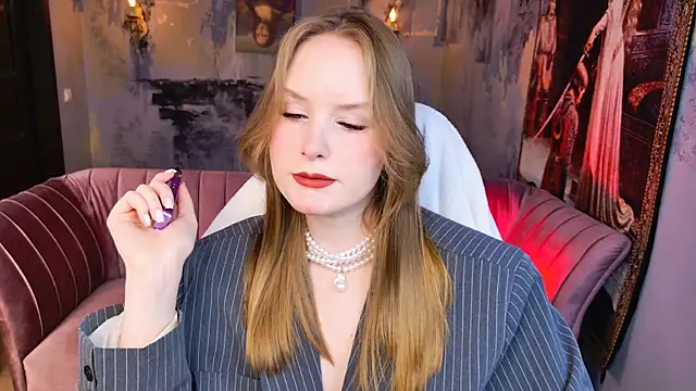 VivienLeeigh online show from 05-04-26, 05:22