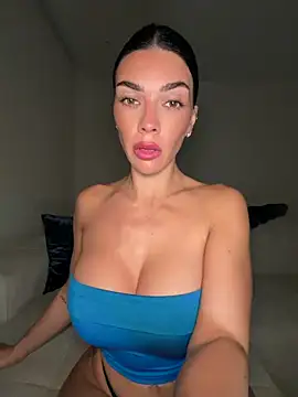 Snapshot of krissiswrld- chatting on 01-16-26, 06:56 krissiswrld- online show from 01-16-26, 06:56