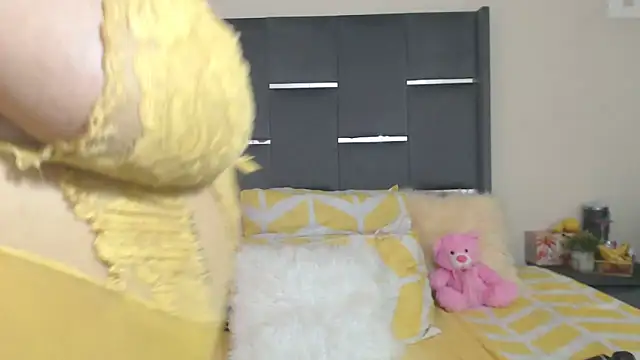 Snapshot of LaCaramellaChocolatia chatting on 02-22-26, 03:46 LaCaramellaChocolatia online show from 02-22-26, 03:46