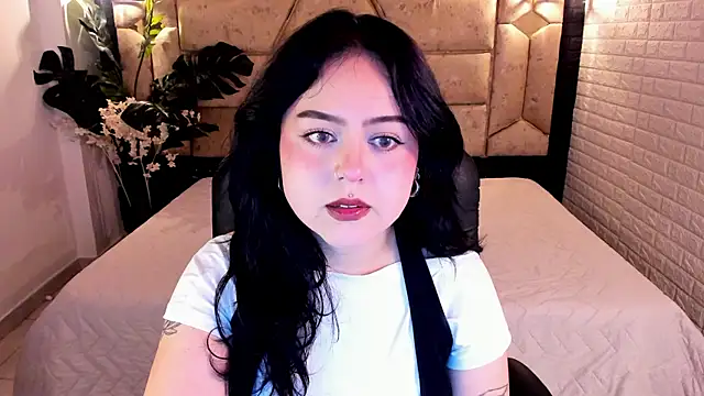 Snapshot of crimson_tati_ chatting on 06-24-26, 11:31 crimson tati online show from 06-24-26, 11:31