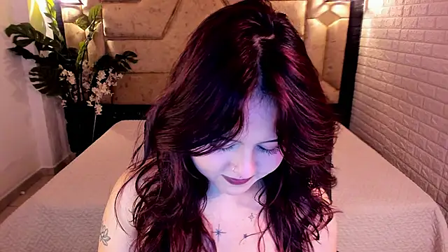 Snapshot of crimson_tati_ chatting on 05-21-26, 04:54 crimson tati online show from 05-21-26, 04:54