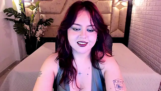 Snapshot of crimson_tati_ chatting on 05-14-26, 04:20 crimson tati online show from 05-14-26, 04:20