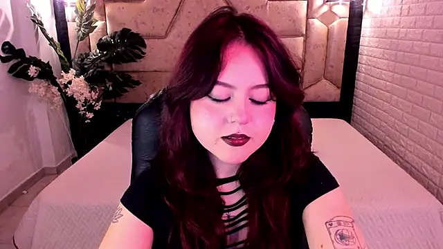 Snapshot of crimson_tati_ chatting on 05-02-26, 05:23 crimson tati online show from 05-02-26, 05:23