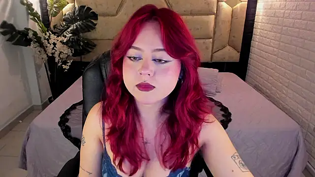 Snapshot of crimson_tati_ chatting on 03-28-26, 04:46 crimson tati online show from 03-28-26, 04:46
