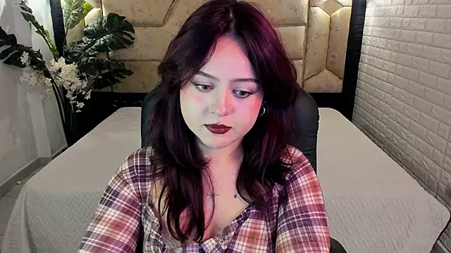 Snapshot of crimson_tati_ chatting on 04-30-26, 05:14 crimson tati online show from 04-30-26, 05:14