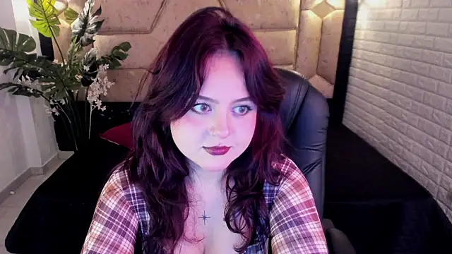 Snapshot of crimson_tati_ chatting on 04-23-26, 05:25 crimson tati online show from 04-23-26, 05:25