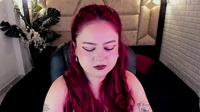 Snapshot of crimson_tati_ chatting on 04-14-26, 05:45 crimson tati online show from 04-14-26, 05:45