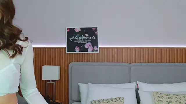 Snapshot of RihannaRose chatting on 11-18-25, 05:05 RihannaRose online show from 11-18-25, 05:05