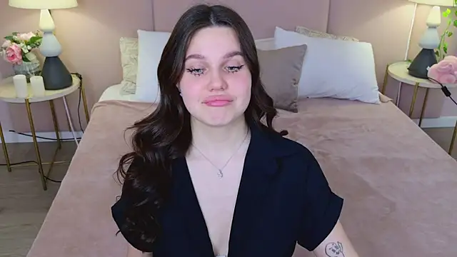 Snapshot of RihannaRose chatting on 03-03-25, 11:14 RihannaRose online show from 03-03-25, 11:14