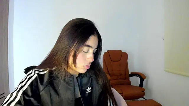 Snapshot of AriaMontgomery chatting on 02-25-25, 05:41 AriaMontgomery online show from 02-25-25, 05:41