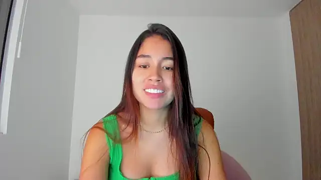 Snapshot of AriaMontgomery chatting on 10-10-25, 12:55 AriaMontgomery online show from 10-10-25, 12:55