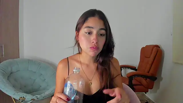 Snapshot of AriaMontgomery chatting on 02-16-25, 10:32 AriaMontgomery online show from 02-16-25, 10:32