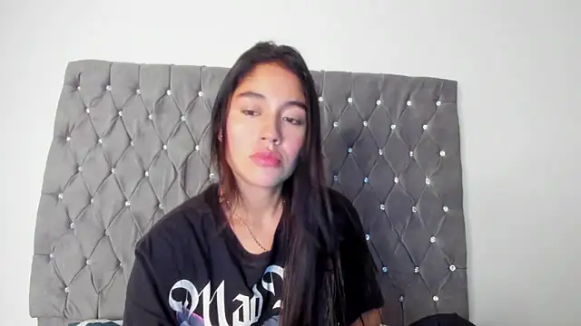 AriaMontgomery online show from 11-14-25, 04:49