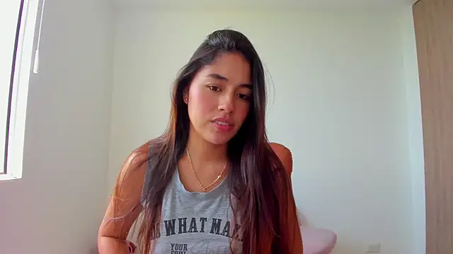 Snapshot of AriaMontgomery chatting on 10-18-25, 04:20 AriaMontgomery online show from 10-18-25, 04:20
