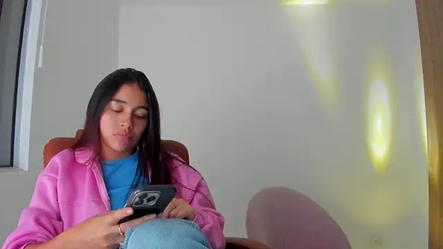 Snapshot of AriaMontgomery chatting on 10-09-25, 04:13 AriaMontgomery online show from 10-09-25, 04:13