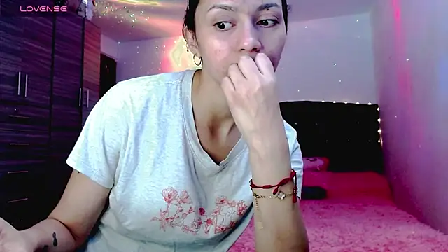 holy juli online show from 11-30-25, 03:40