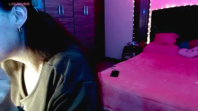 holy juli online show from 11-05-25, 03:42