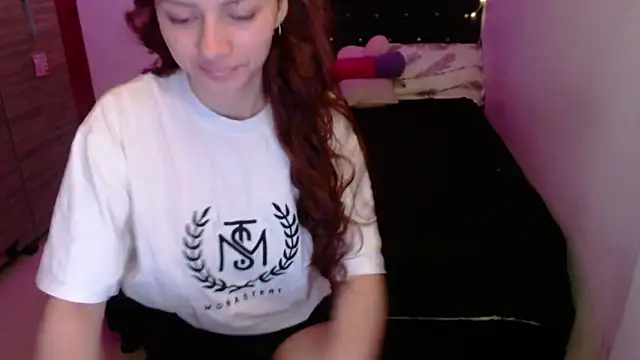 Snapshot of holy_juli chatting on 05-25-26, 04:12 holy juli online show from 05-25-26, 04:12