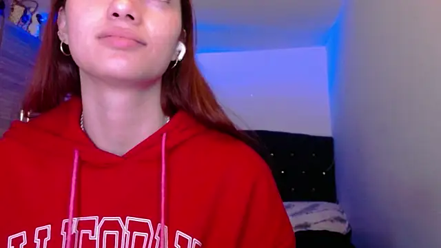Snapshot of holy_juli chatting on 06-02-26, 04:34 holy juli online show from 06-02-26, 04:34