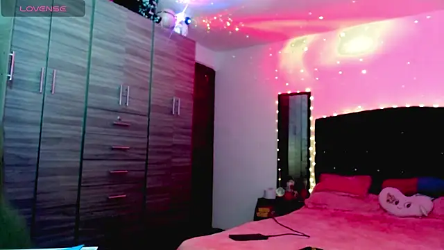 holy juli online show from 11-11-25, 03:34