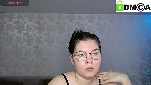 Snapshot of holy_michela chatting on 01-17-25, 06:04 holy michela online show from 01-17-25, 06:04