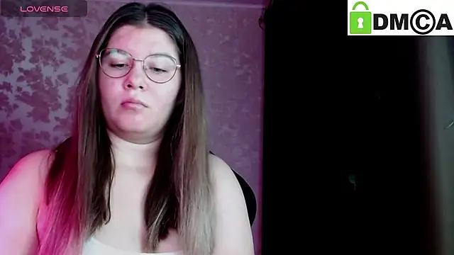 Snapshot of holy_michela chatting on 10-17-25, 05:11 holy michela online show from 10-17-25, 05:11