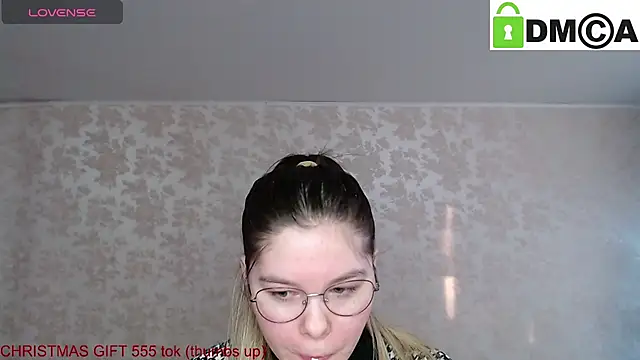 Snapshot of holy_michela chatting on 12-24-24, 06:44 holy michela online show from 12-24-24, 06:44